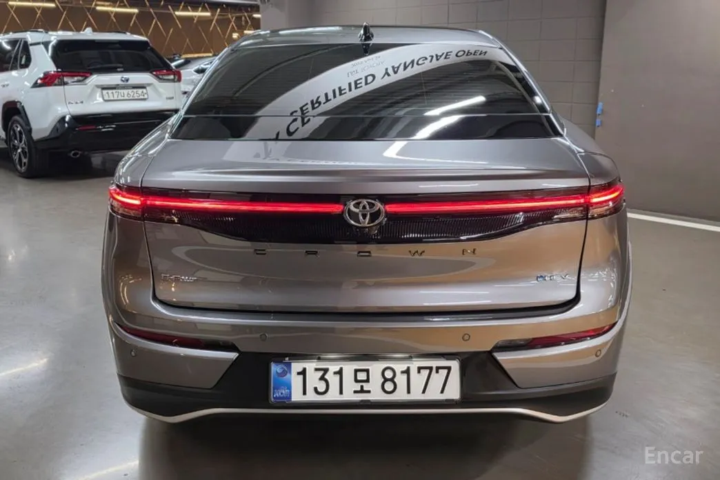 Фото 3 - Toyota Crown