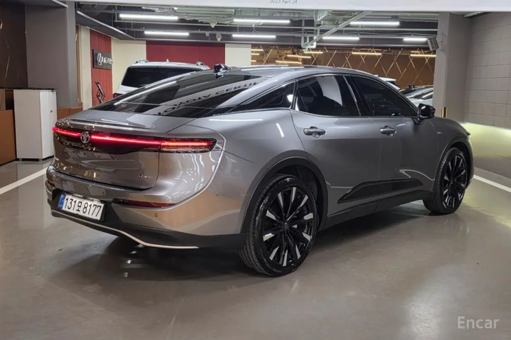 Фото 4 - Toyota Crown