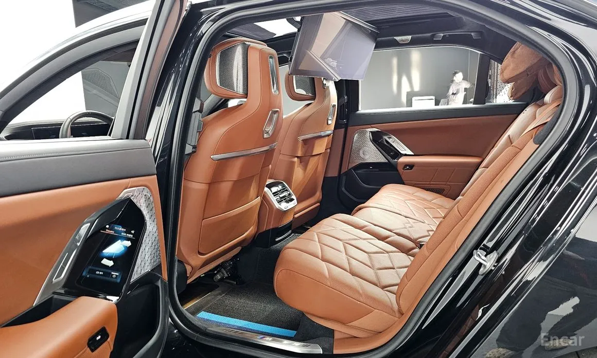 Фото 10 - BMW i7