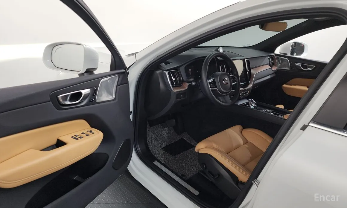 Фото 10 - Volvo XC60