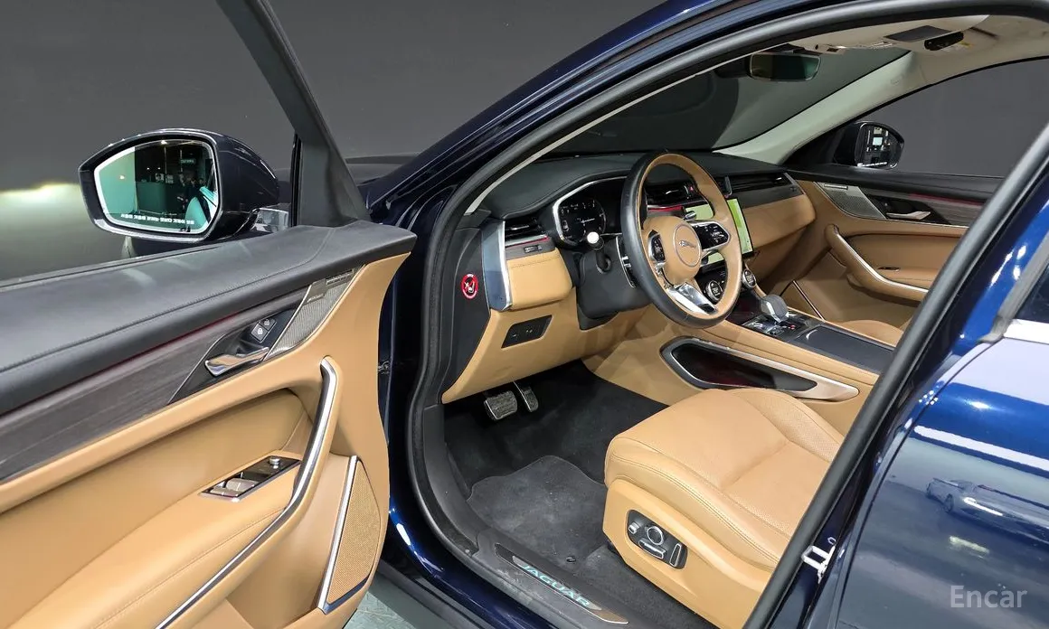 Фото 10 - Jaguar F-Pace