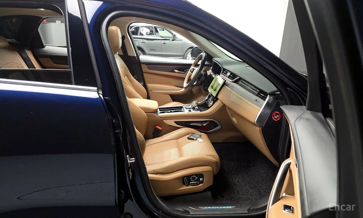 Фото 11 - Jaguar F-Pace