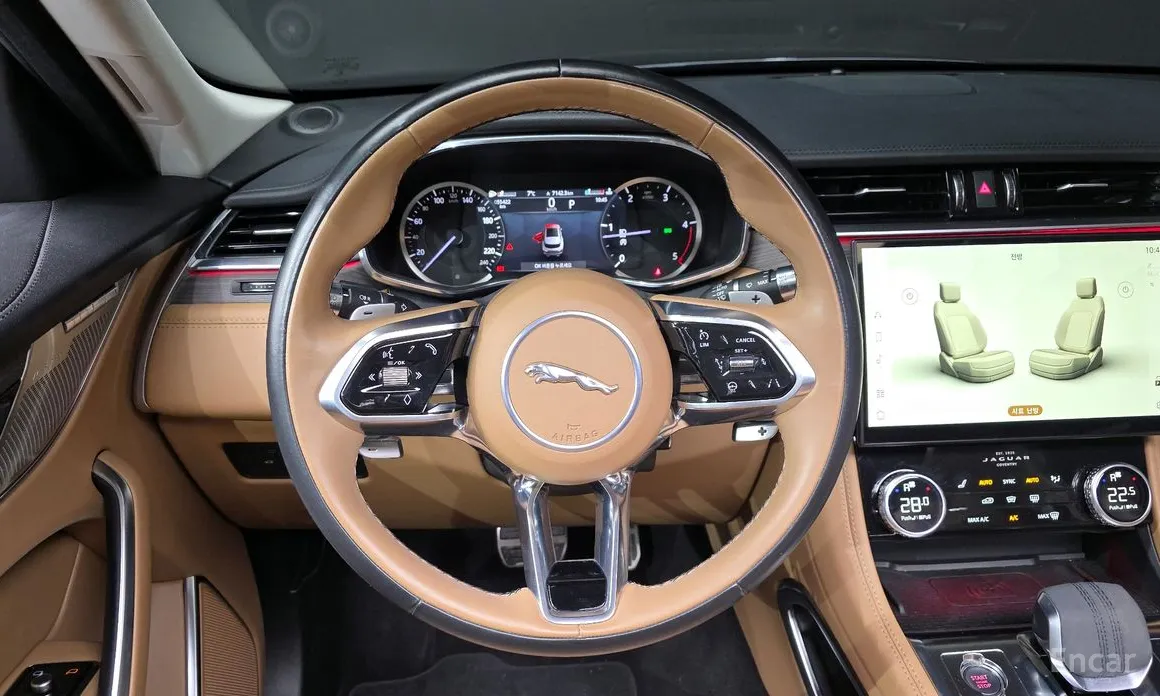 Фото 13 - Jaguar F-Pace