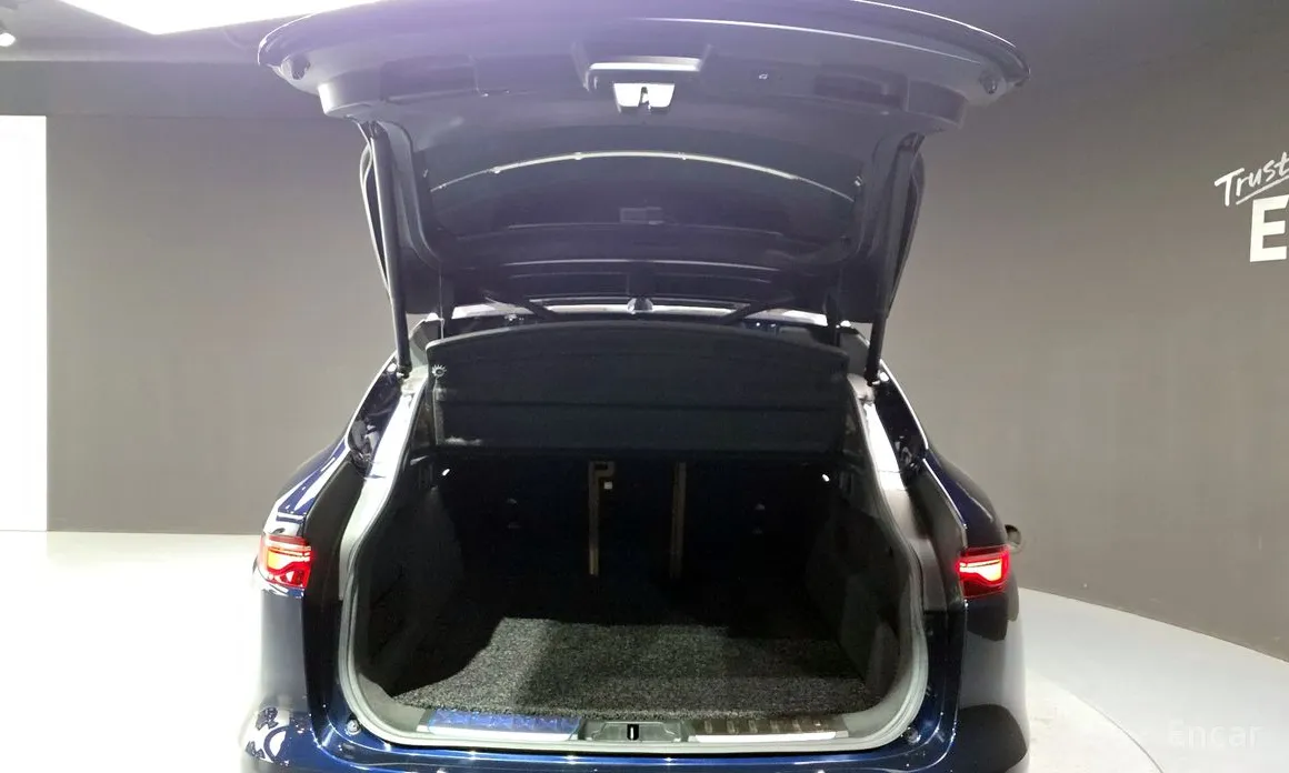 Фото 20 - Jaguar F-Pace