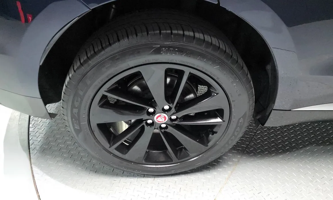 Фото 5 - Jaguar F-Pace