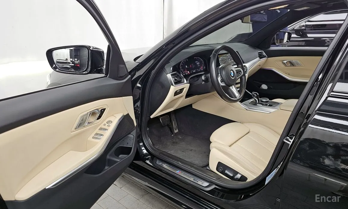 Photo 10 - BMW 3 Series