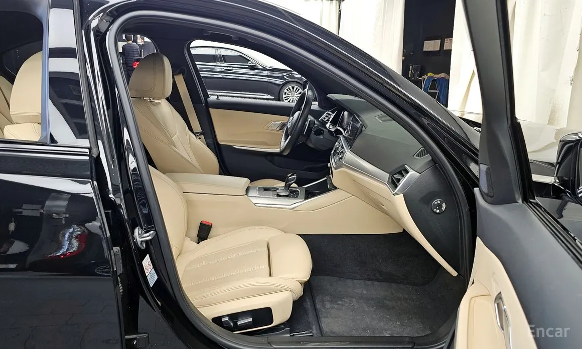 Photo 11 - BMW 3 Series