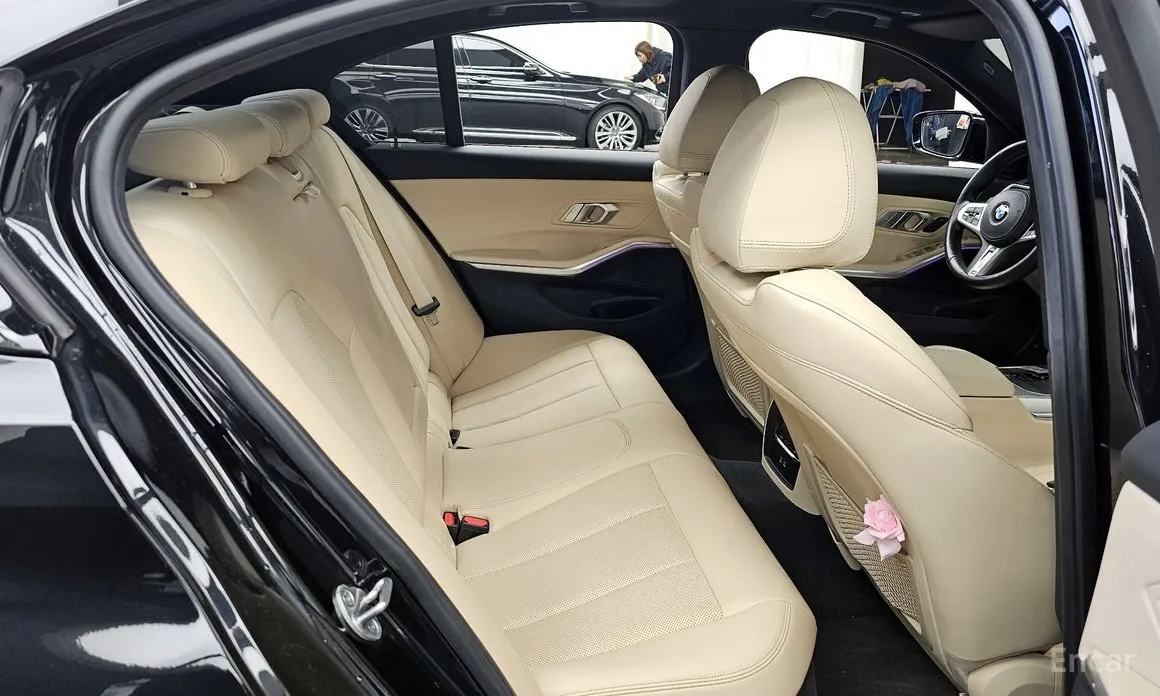 Photo 12 - BMW 3 Series