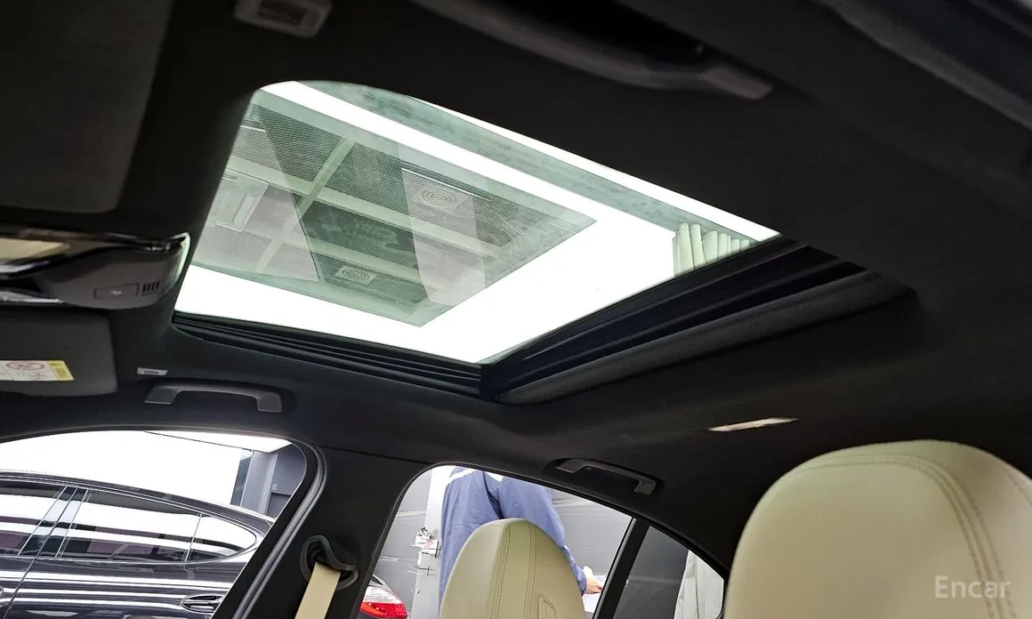 Photo 19 - BMW 3 Series