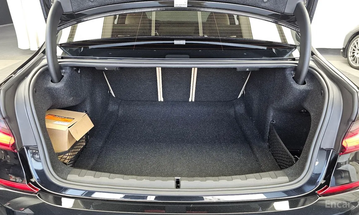 Photo 20 - BMW 3 Series