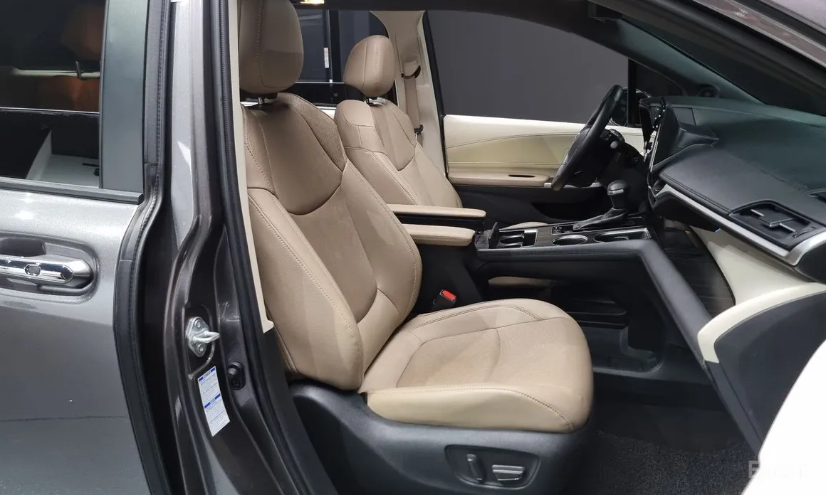 Фото 10 - Toyota Sienna