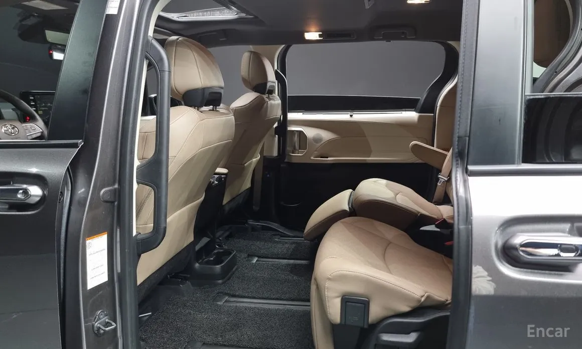 Фото 13 - Toyota Sienna