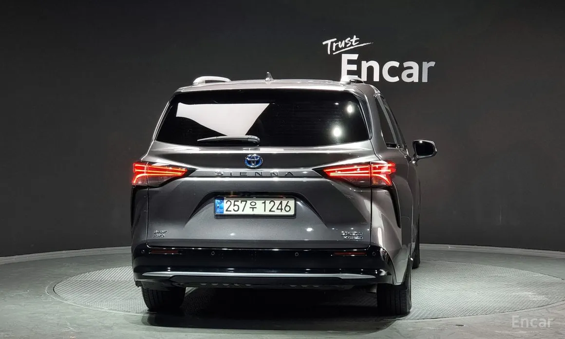 Фото 4 - Toyota Sienna