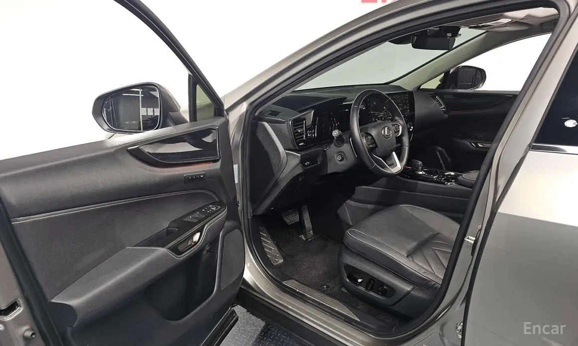 Фото 10 - Lexus NX