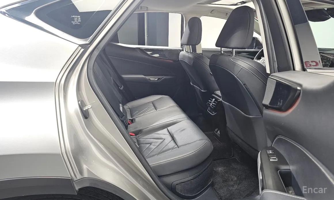 Фото 12 - Lexus NX