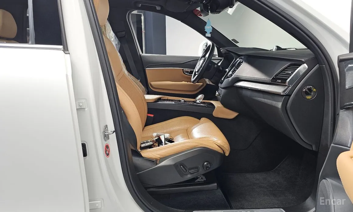 Фото 11 - Volvo XC90