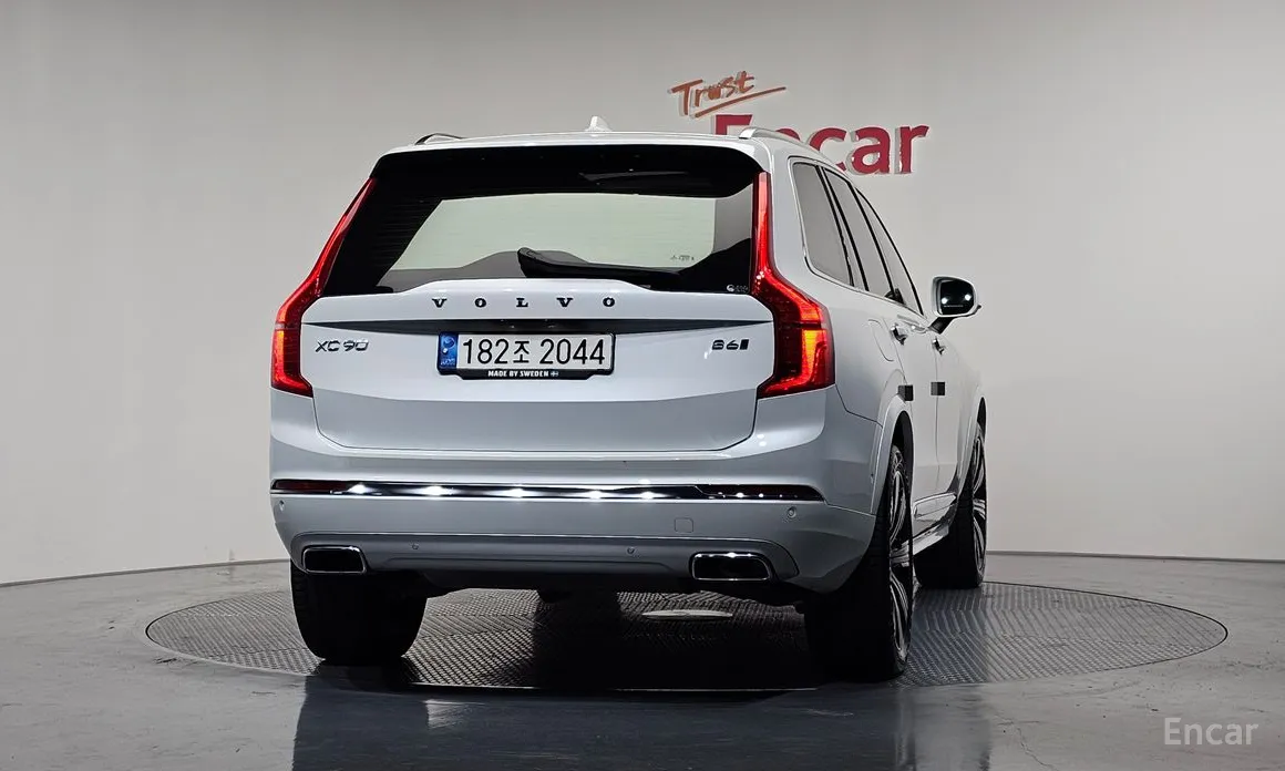 Фото 4 - Volvo XC90
