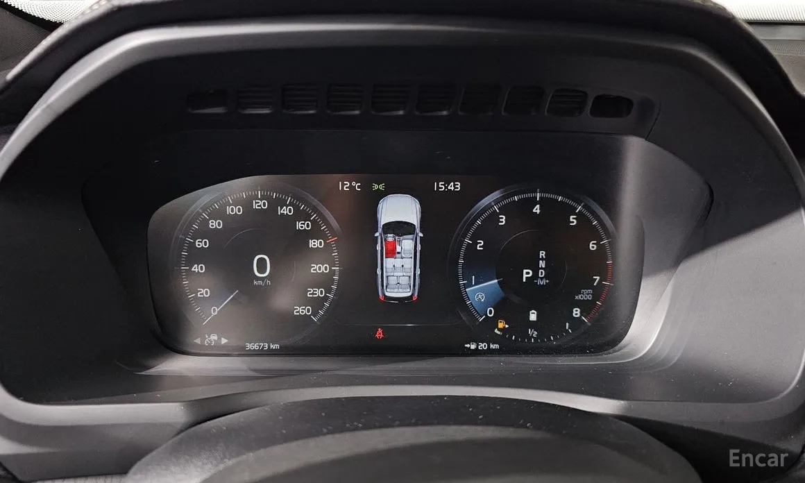 Фото 8 - Volvo XC90