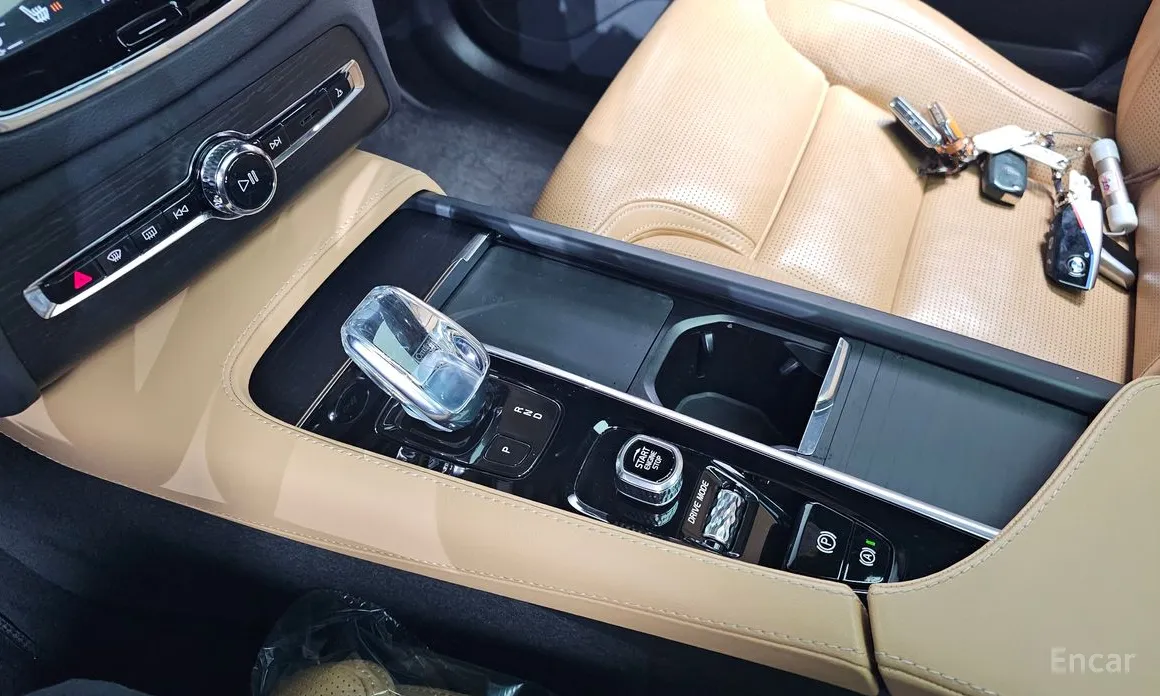 Фото 9 - Volvo XC90