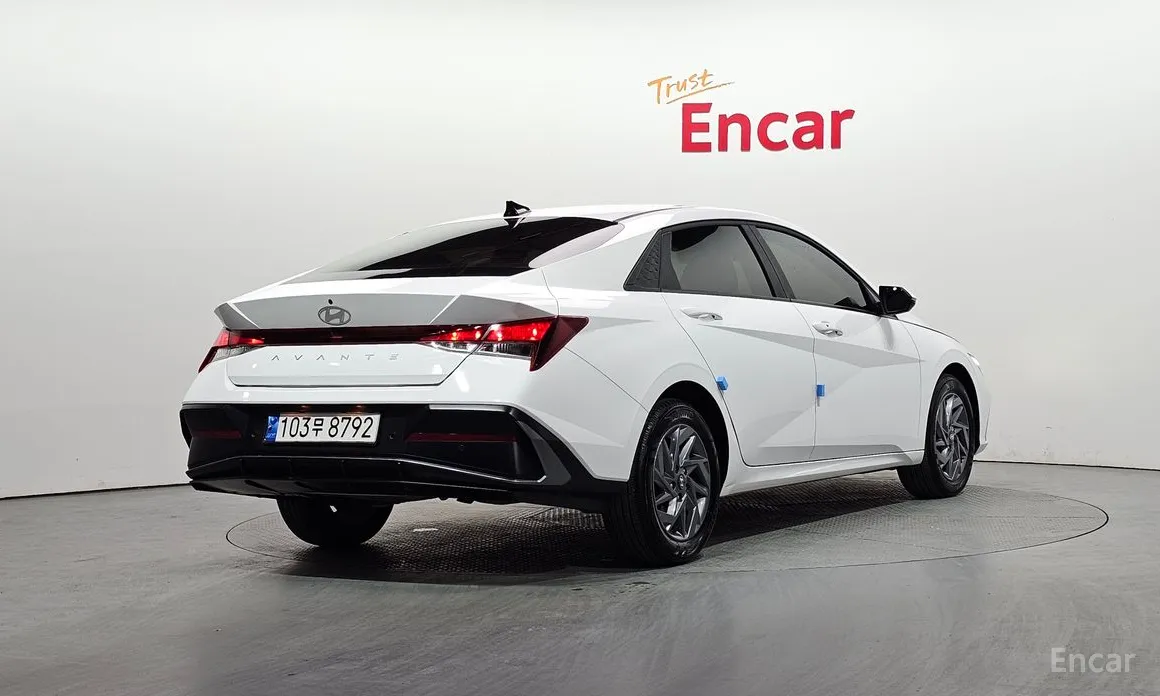Фото 2 - Hyundai Avante