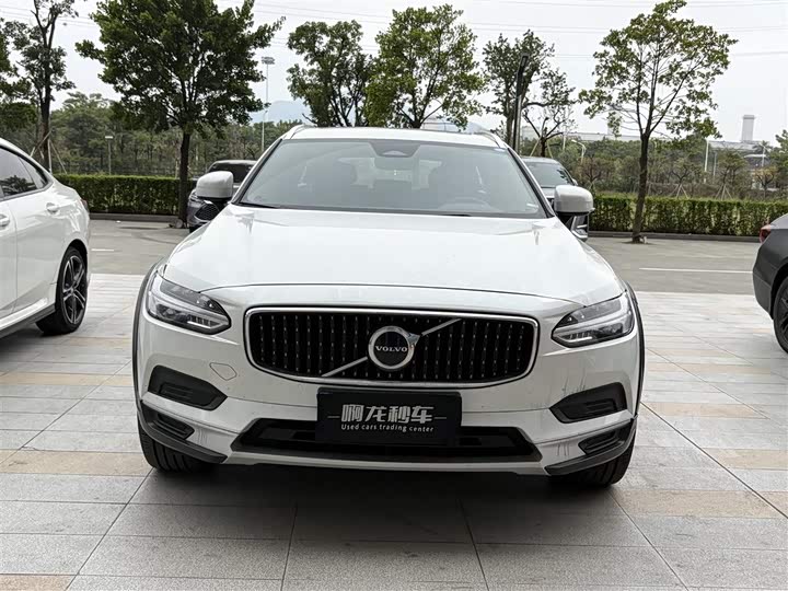 Фото 2 - Volvo V90