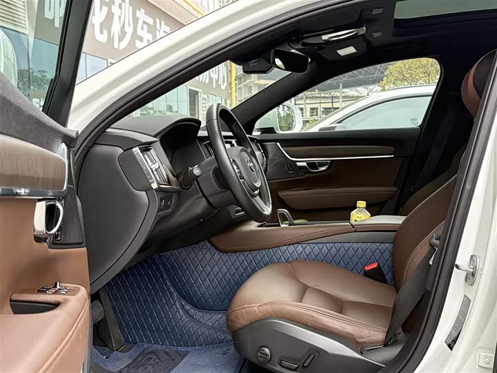 Фото 4 - Volvo V90