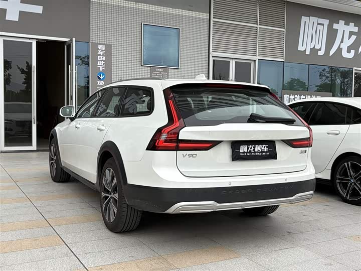 Фото 7 - Volvo V90