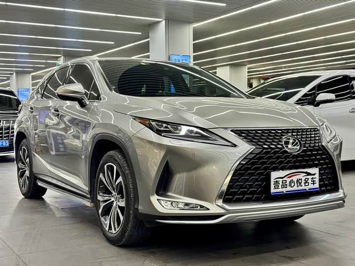 Фото 3 - Lexus RX