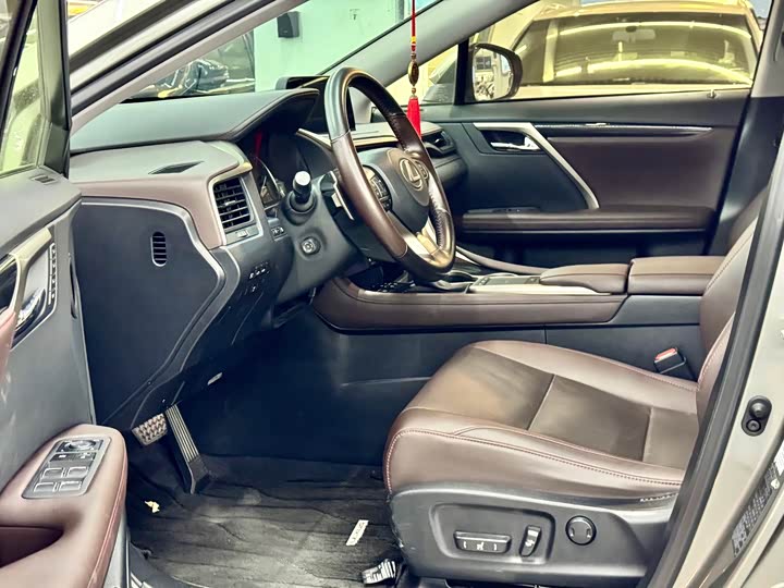 Фото 5 - Lexus RX