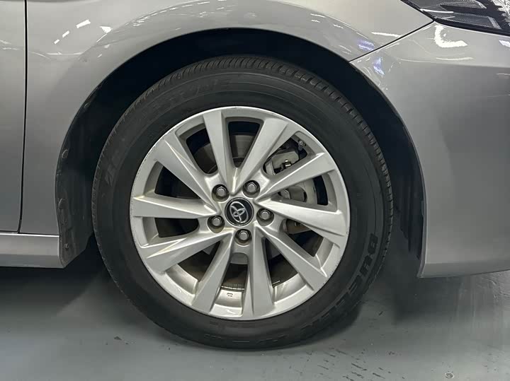 Фото 11 - Toyota Camry