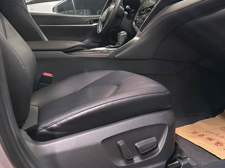 Фото 12 - Toyota Camry