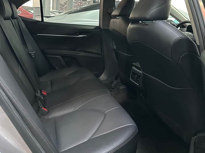 Фото 15 - Toyota Camry