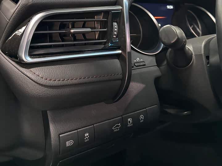 Фото 16 - Toyota Camry