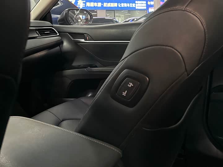 Фото 18 - Toyota Camry