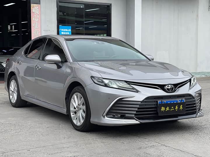 Фото 3 - Toyota Camry