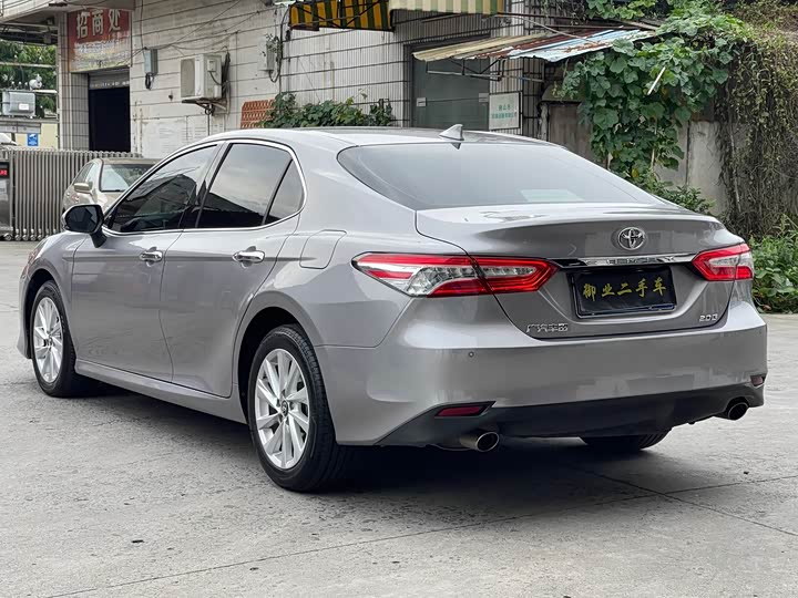 Фото 6 - Toyota Camry