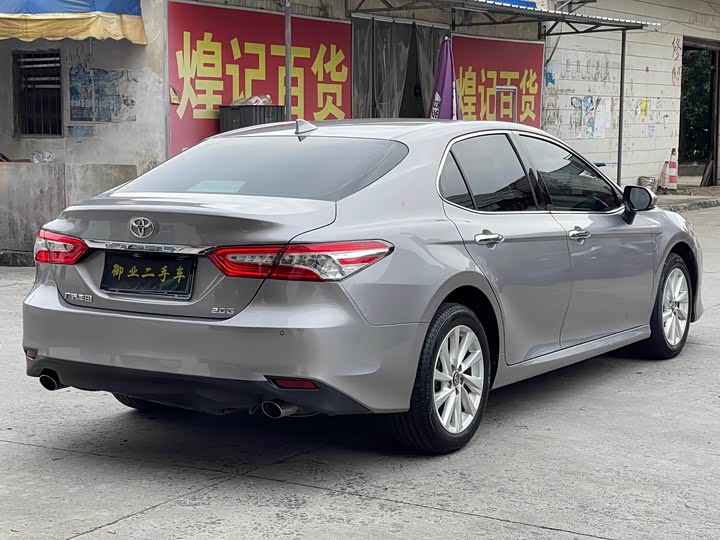 Фото 8 - Toyota Camry