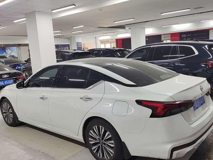 Фото 9 - Nissan Teana