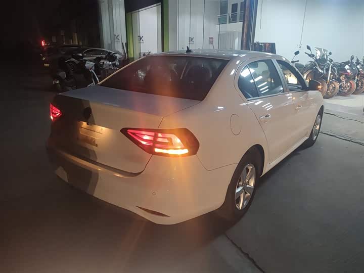 Фото 7 - Volkswagen Lavida