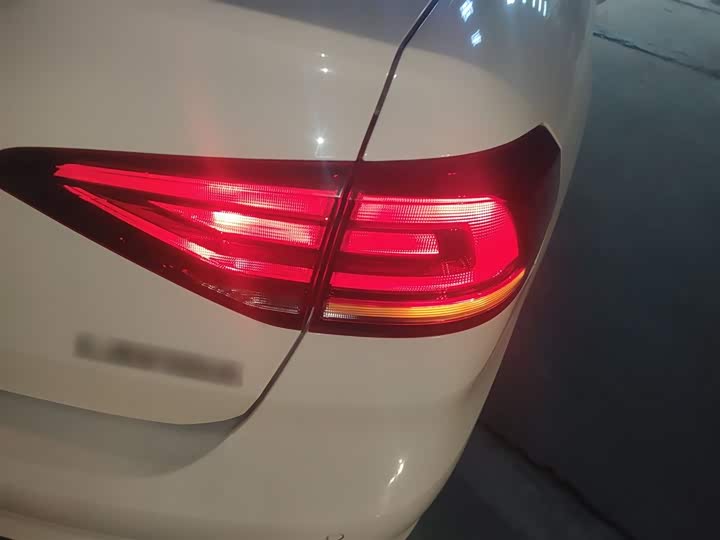 Фото 8 - Volkswagen Lavida