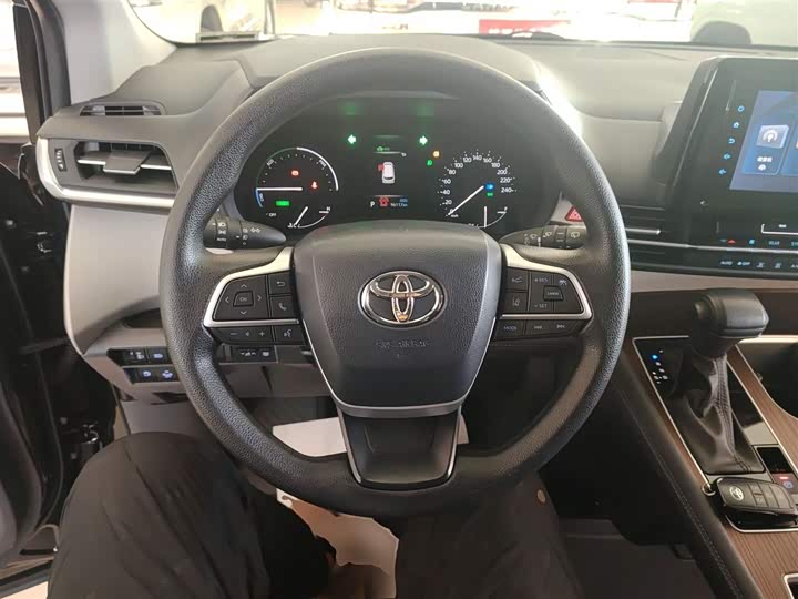 Фото 11 - Toyota Sienna