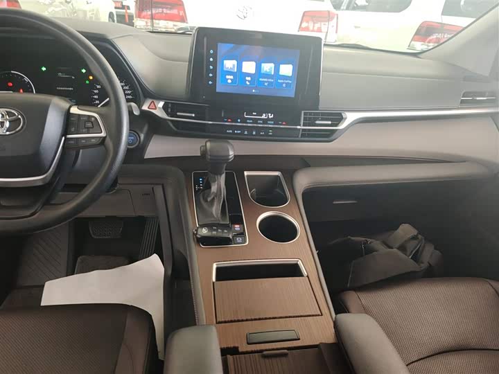 Фото 13 - Toyota Sienna