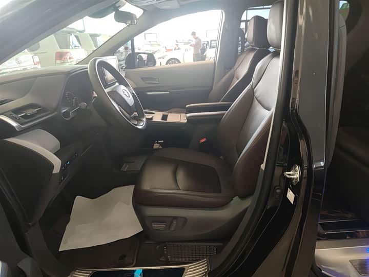 Фото 15 - Toyota Sienna