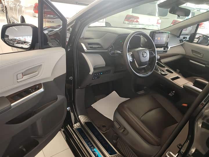 Фото 16 - Toyota Sienna