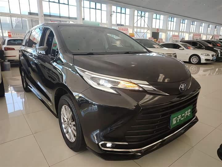 Фото 4 - Toyota Sienna