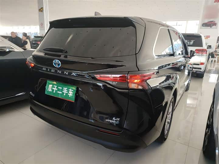 Фото 7 - Toyota Sienna