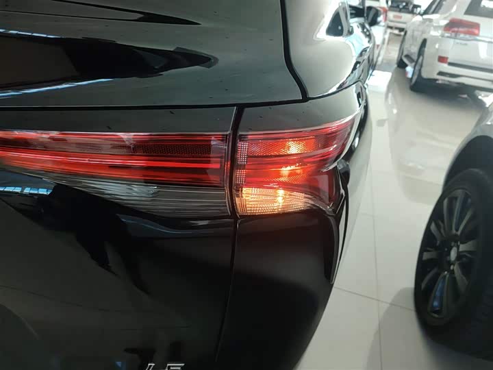 Фото 8 - Toyota Sienna