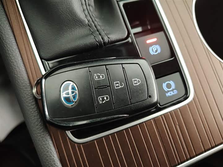 Фото 9 - Toyota Sienna