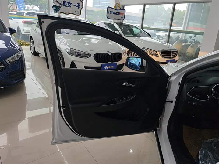 Фото 7 - Chevrolet Malibu XL