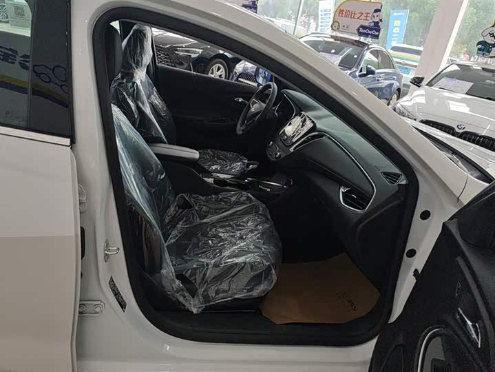 Фото 8 - Chevrolet Malibu XL